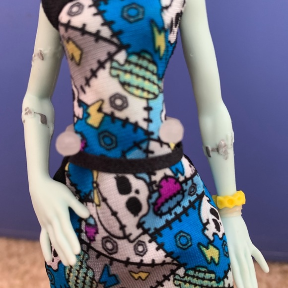 MONSTER HIGH FRANKIE STEIN “HOW DO YOU BOO” DOLL - Picture 5 of 7